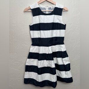 GAP BLACK AND WHITE STRIPED FLARED SLEEVELESS DRESS WITH POCKETS SIZE 0